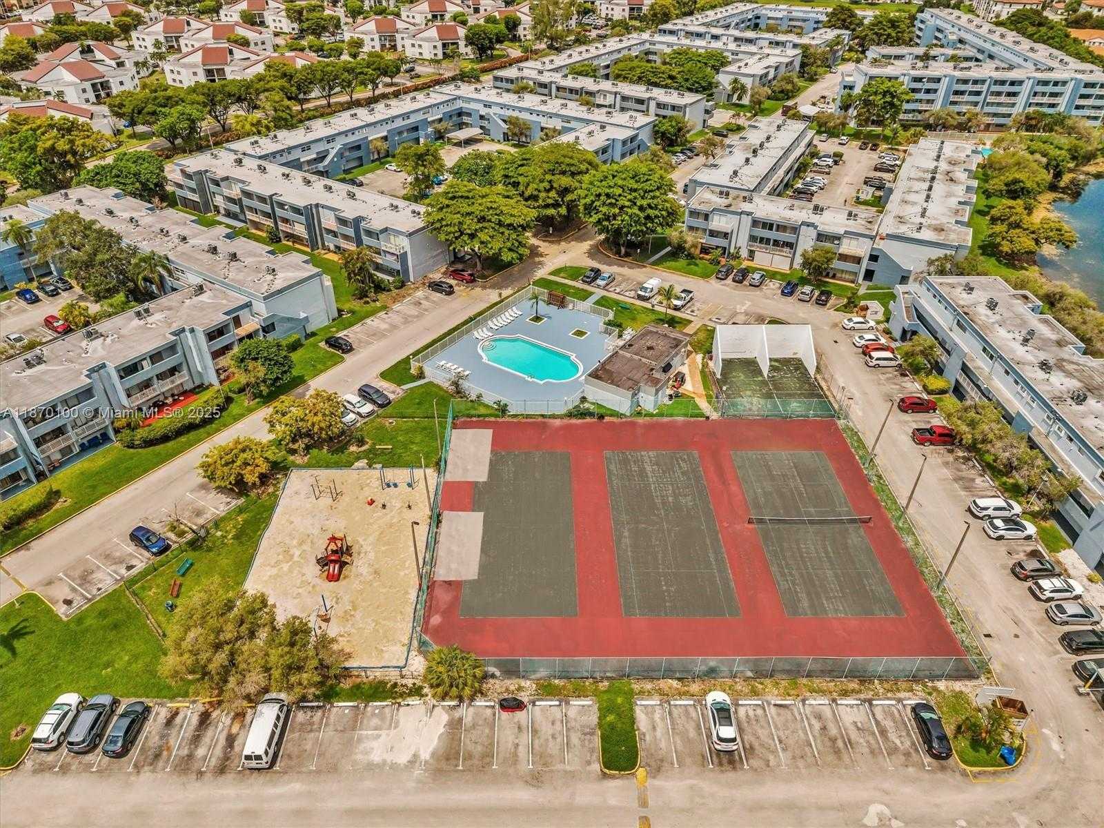 Small Image of 9367 FONTAINEBLEAU BLVD #G104, Miami Number 46