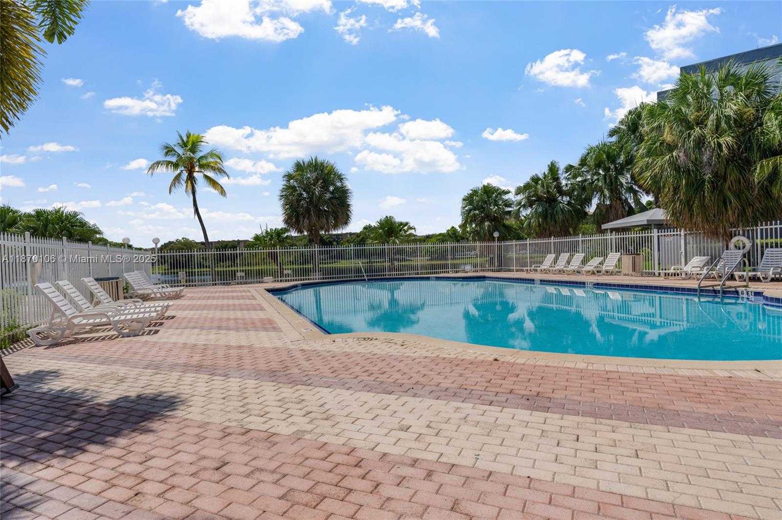 Small Image of 9365 FONTAINEBLEAU BLVD #E225, Miami Number 29