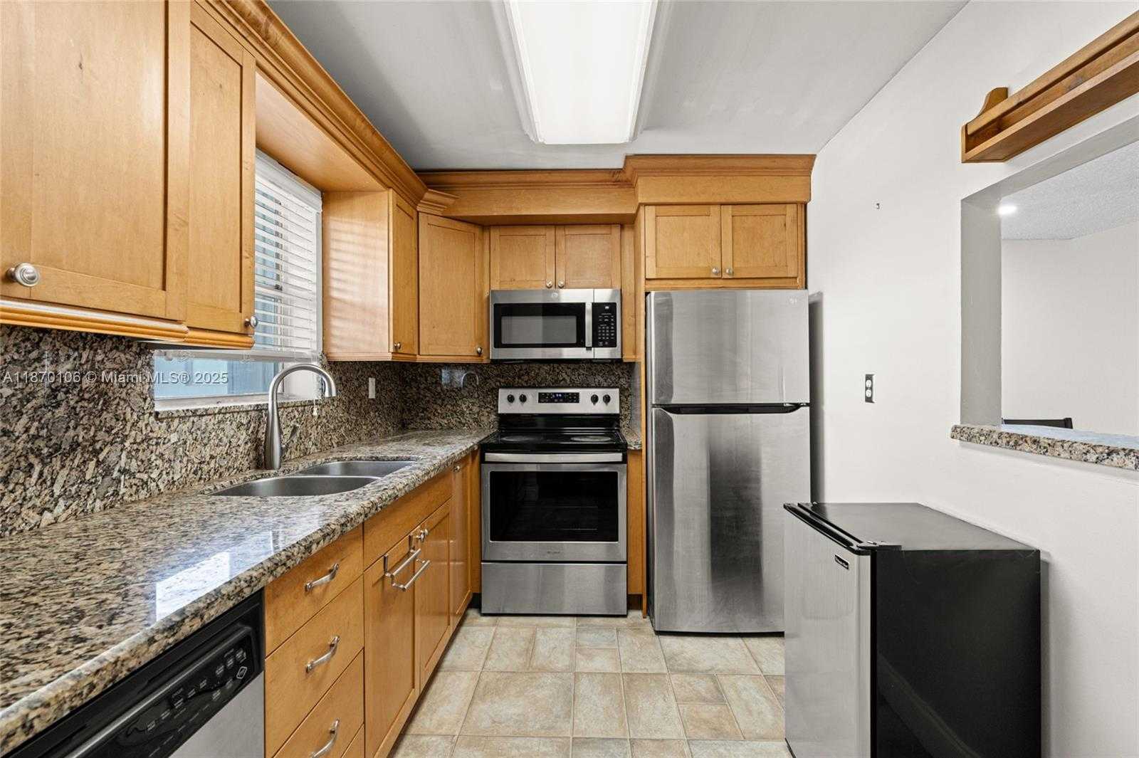 Small Image of 9365 FONTAINEBLEAU BLVD #E225, Miami Number 7