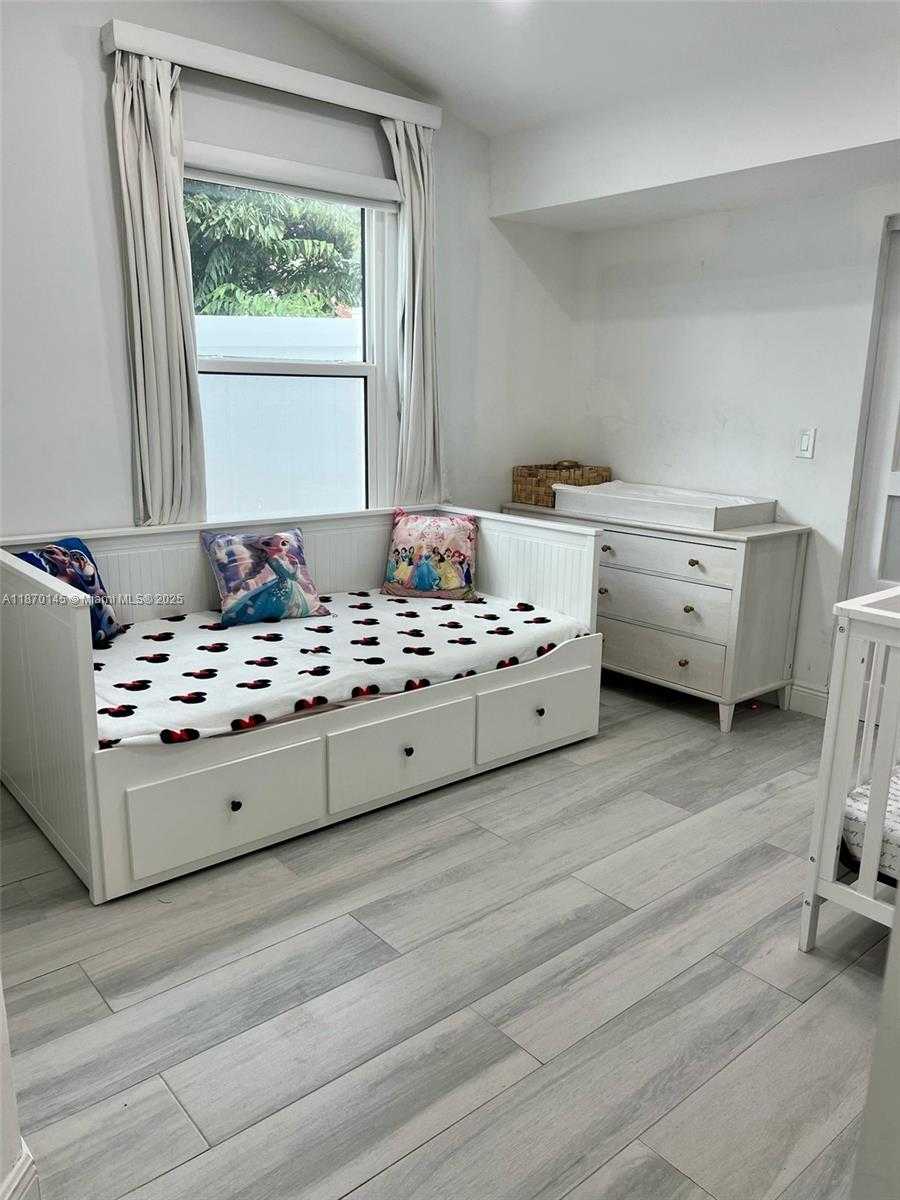Small Image of Deerfield Beach Number 17