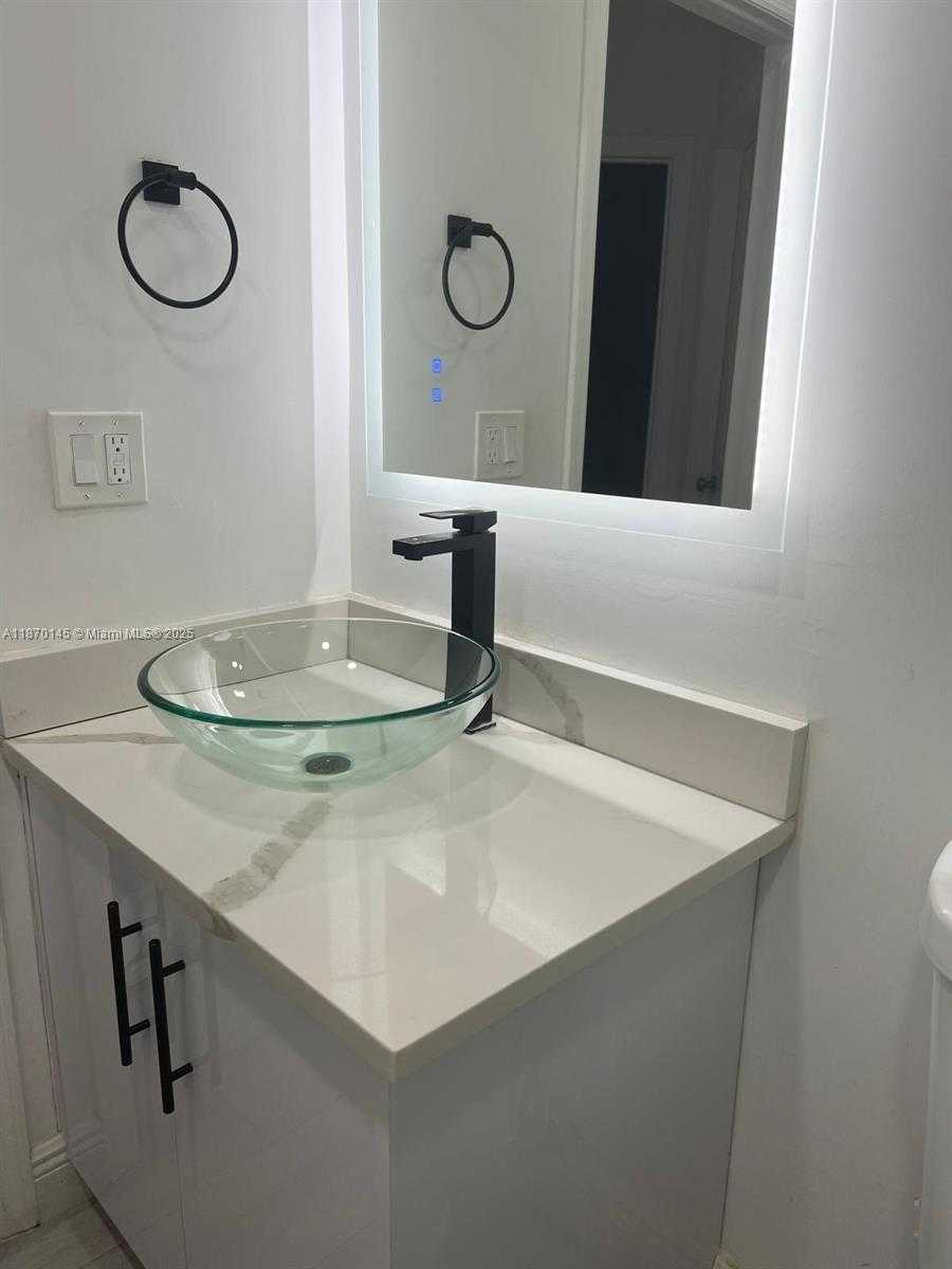 Small Image of Deerfield Beach Number 19