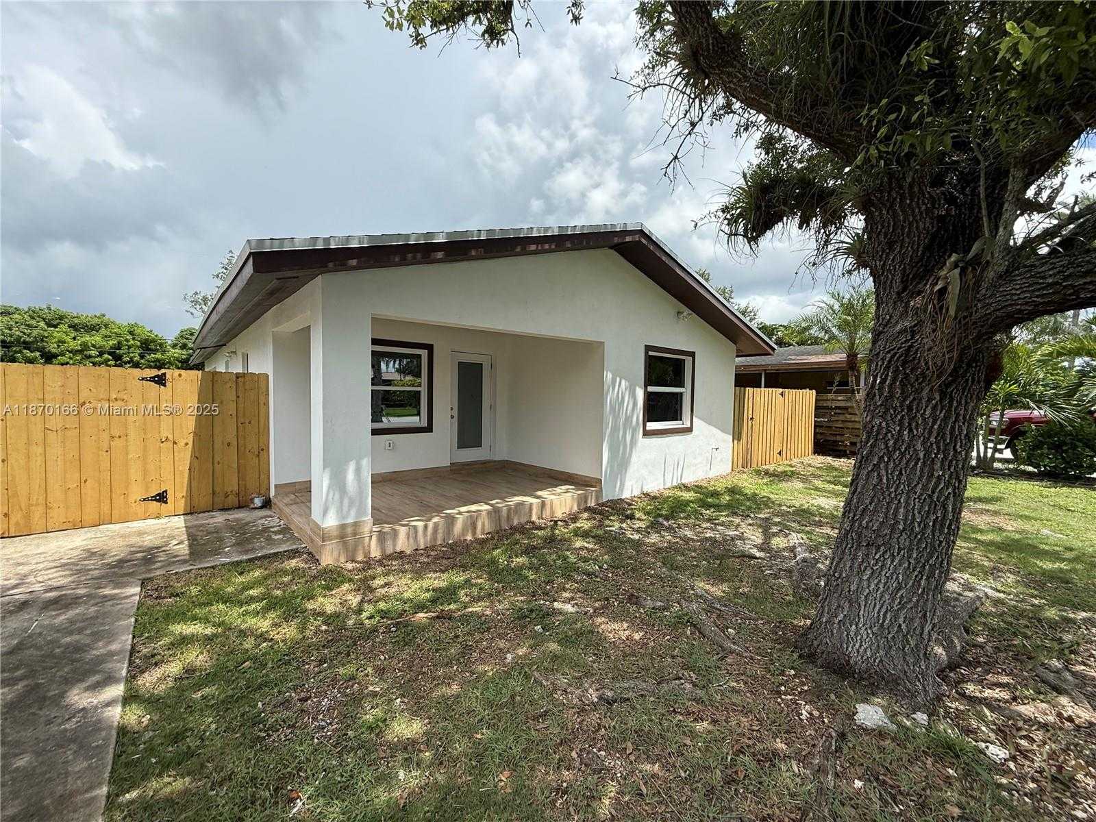 Small Image of 18333 SOUTH WEST 296TH ST #18333, Homestead Number 2