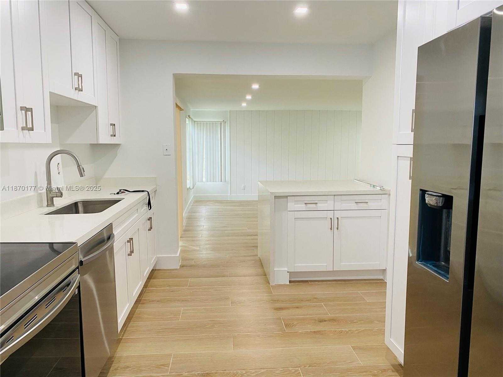 Small Image of Miami Number 4