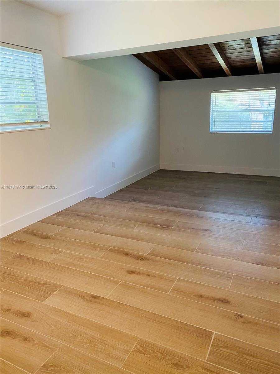 Small Image of Miami Number 8
