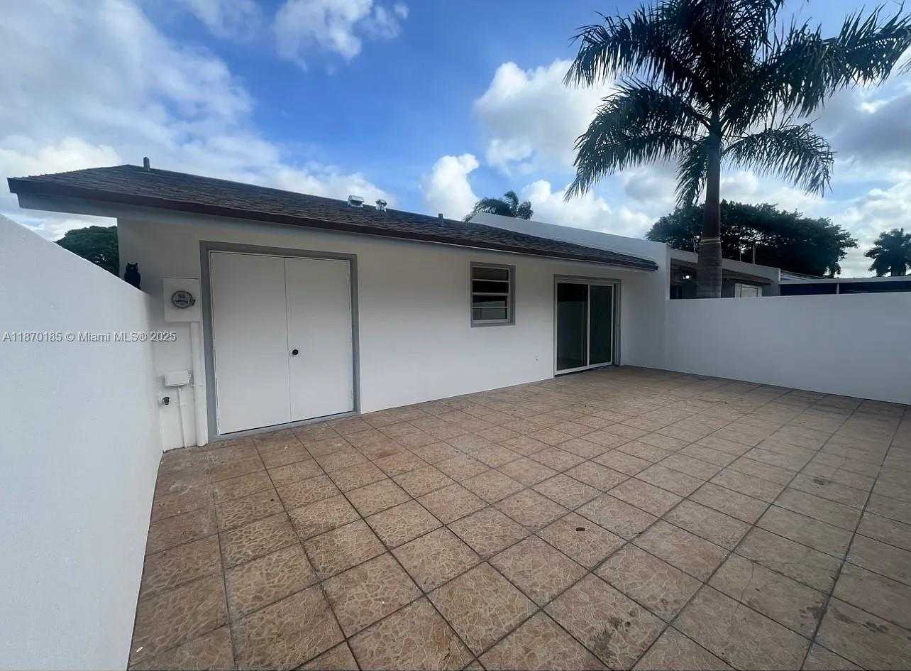Small Image of 5229 SOUTH WEST 140TH PL, Miami Number 15