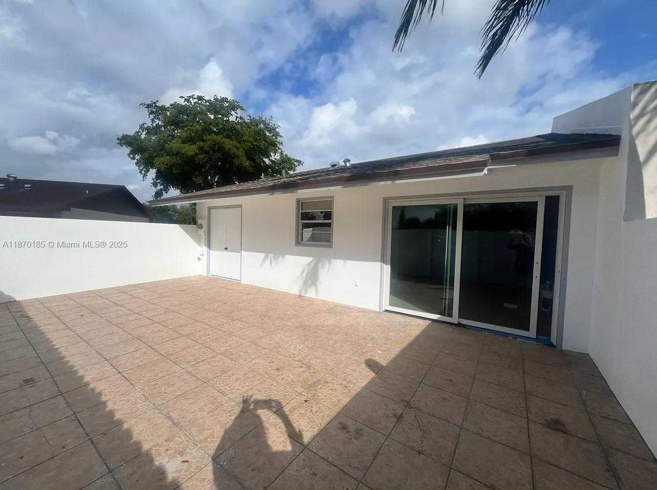 Small Image of 5229 SOUTH WEST 140TH PL, Miami Number 16