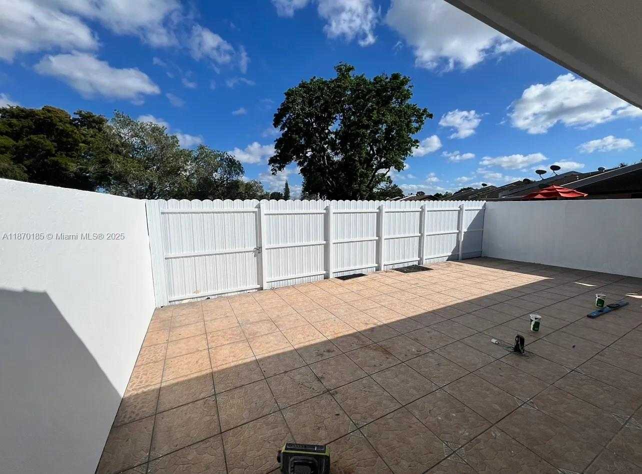 Small Image of 5229 SOUTH WEST 140TH PL, Miami Number 17