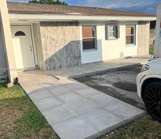 Small Image of 5229 SOUTH WEST 140TH PL, Miami Number 19