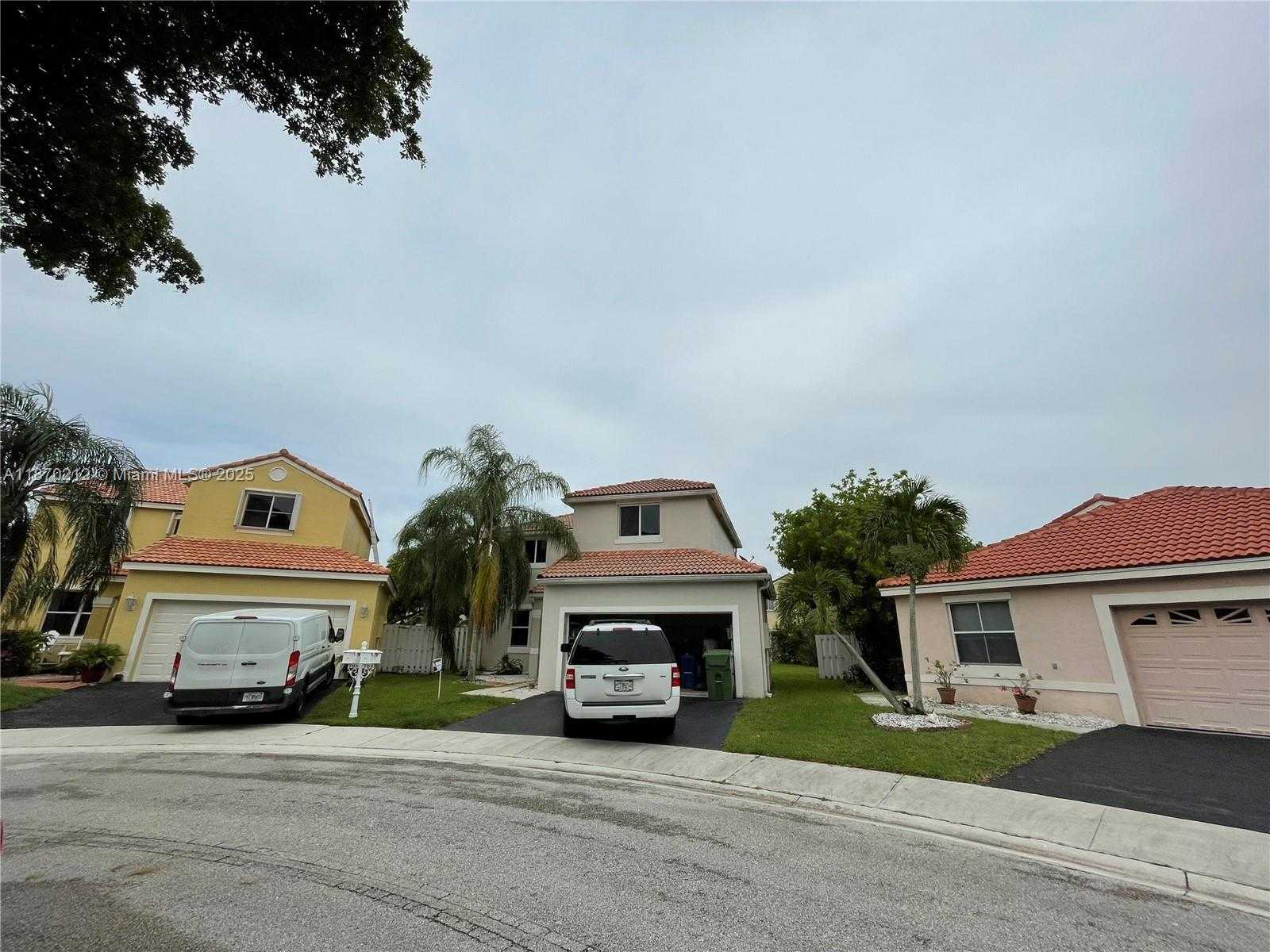 Small Image of 784 CHIMNEY ROCK RD, Weston Number 2