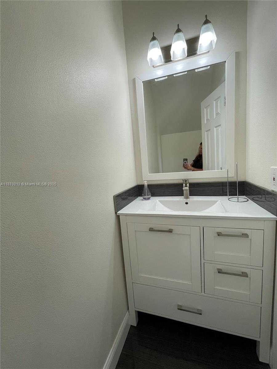 Small Image of 784 CHIMNEY ROCK RD, Weston Number 21