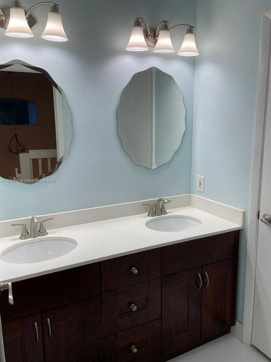 Small Image of 784 CHIMNEY ROCK RD, Weston Number 35