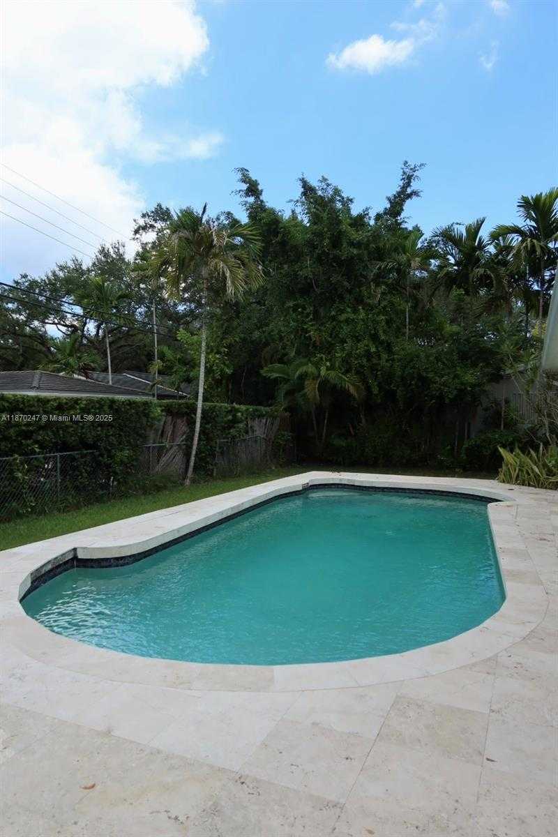 Small Image of 189 EDGEWATER DR, Coral Gables Number 3