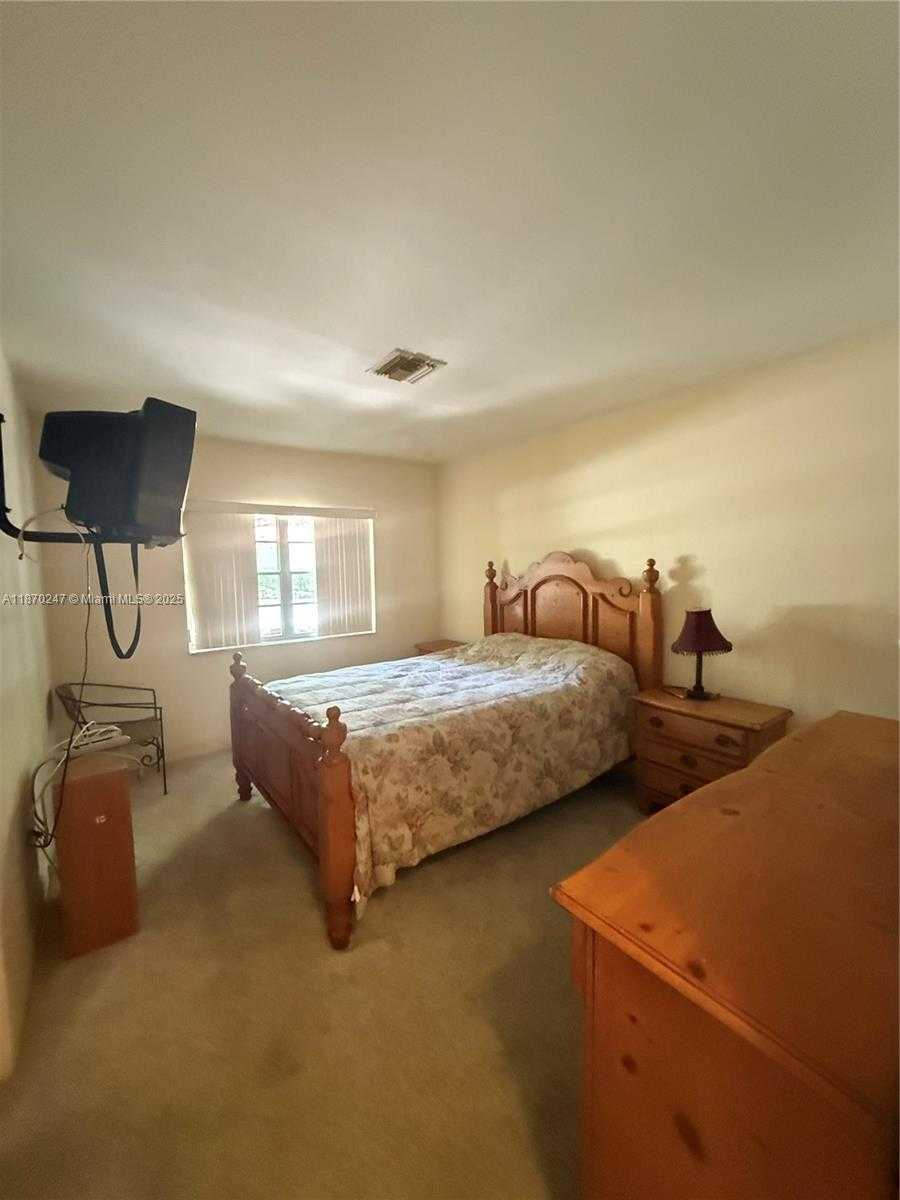 Small Image of 189 EDGEWATER DR, Coral Gables Number 4