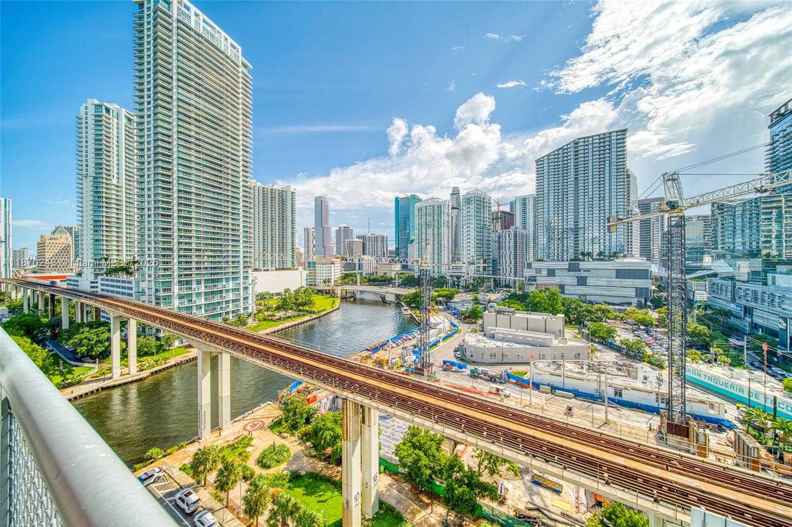 Small Image of 690 SOUTH WEST 1ST CT #1520, Miami Number 14