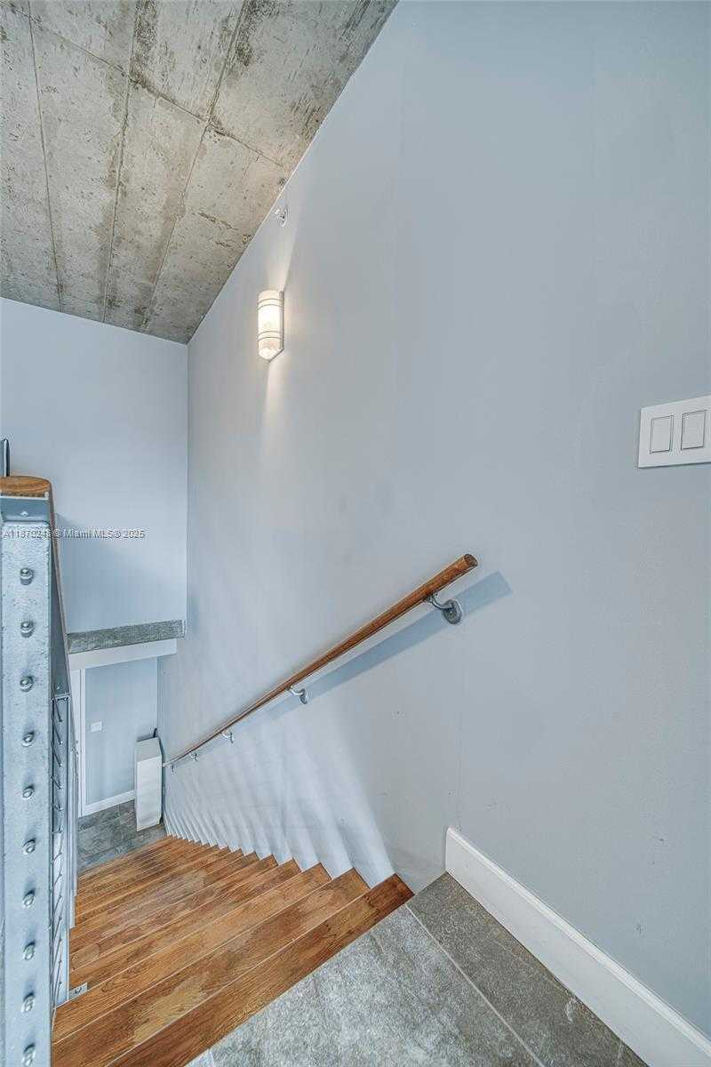 Small Image of 690 SOUTH WEST 1ST CT #1520, Miami Number 17