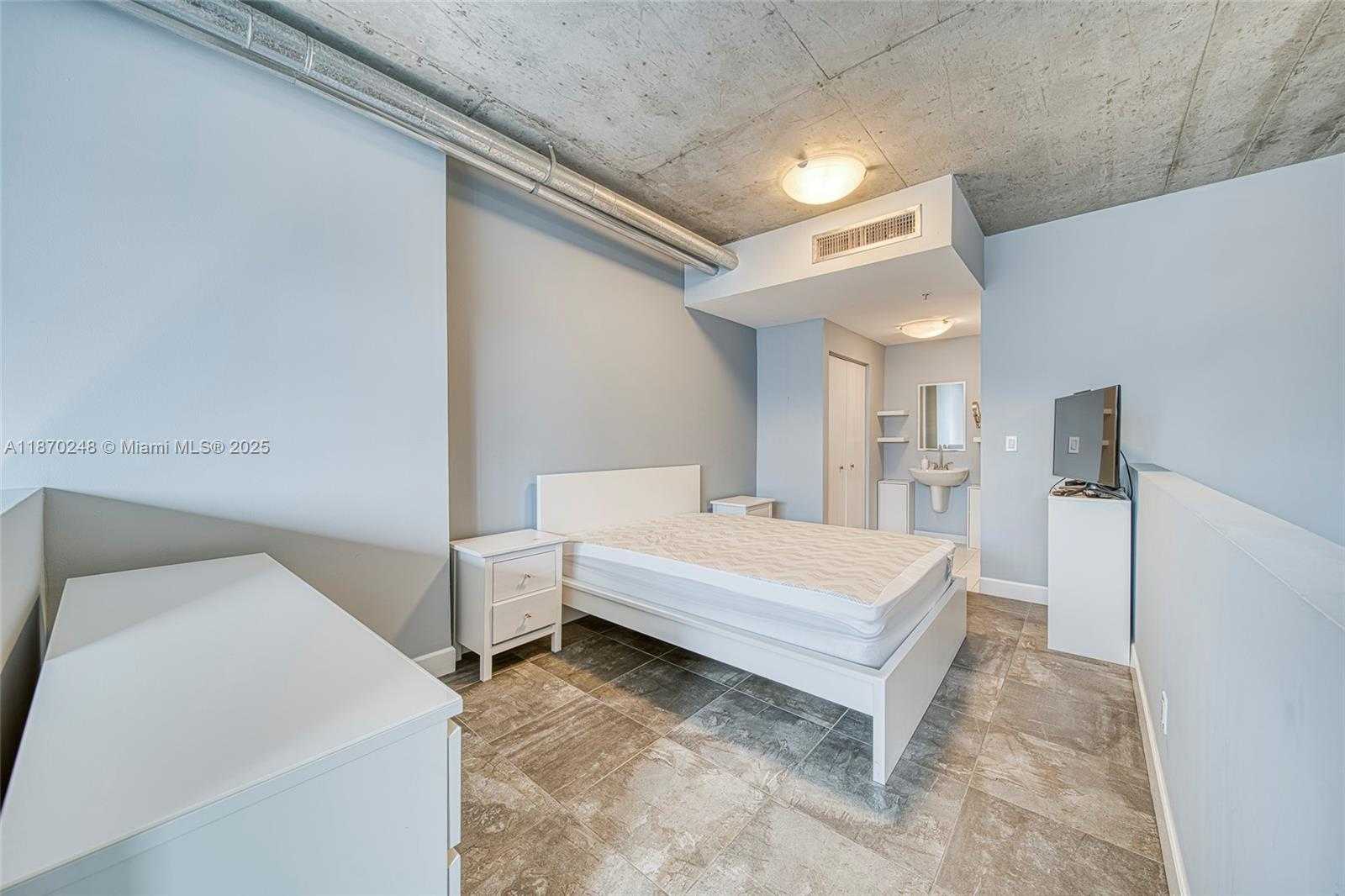 Small Image of 690 SOUTH WEST 1ST CT #1520, Miami Number 19