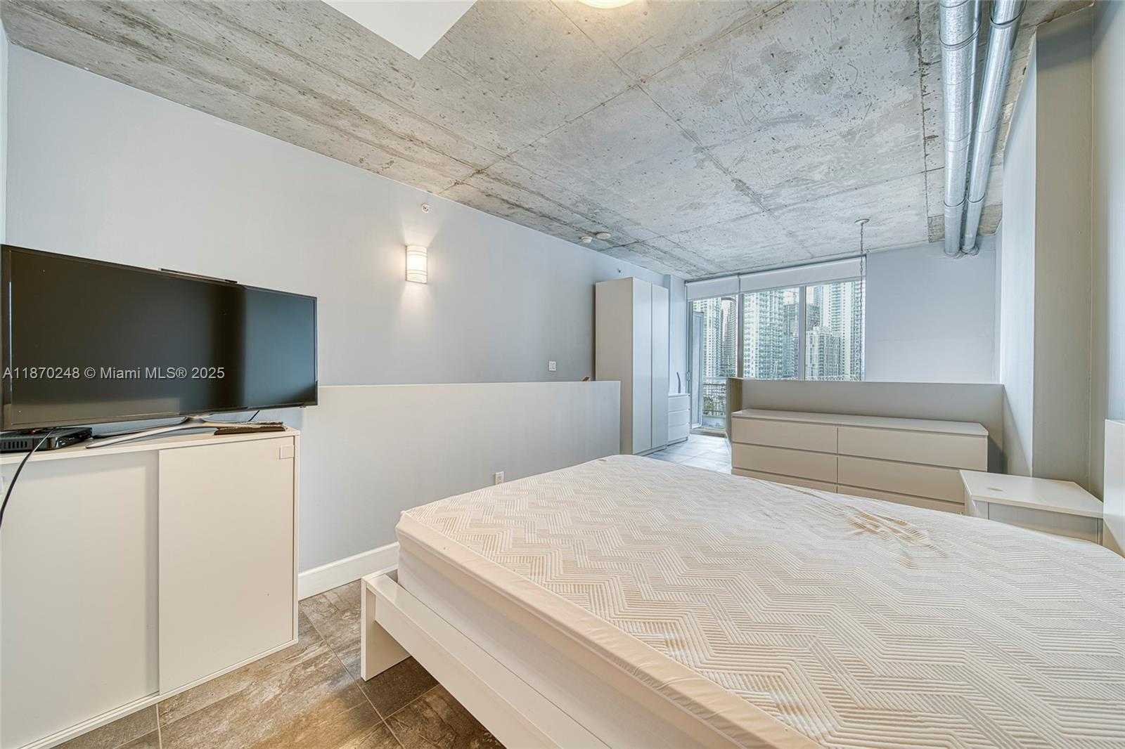 Small Image of 690 SOUTH WEST 1ST CT #1520, Miami Number 20