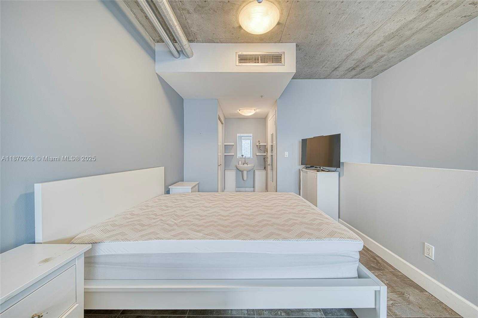 Small Image of 690 SOUTH WEST 1ST CT #1520, Miami Number 22