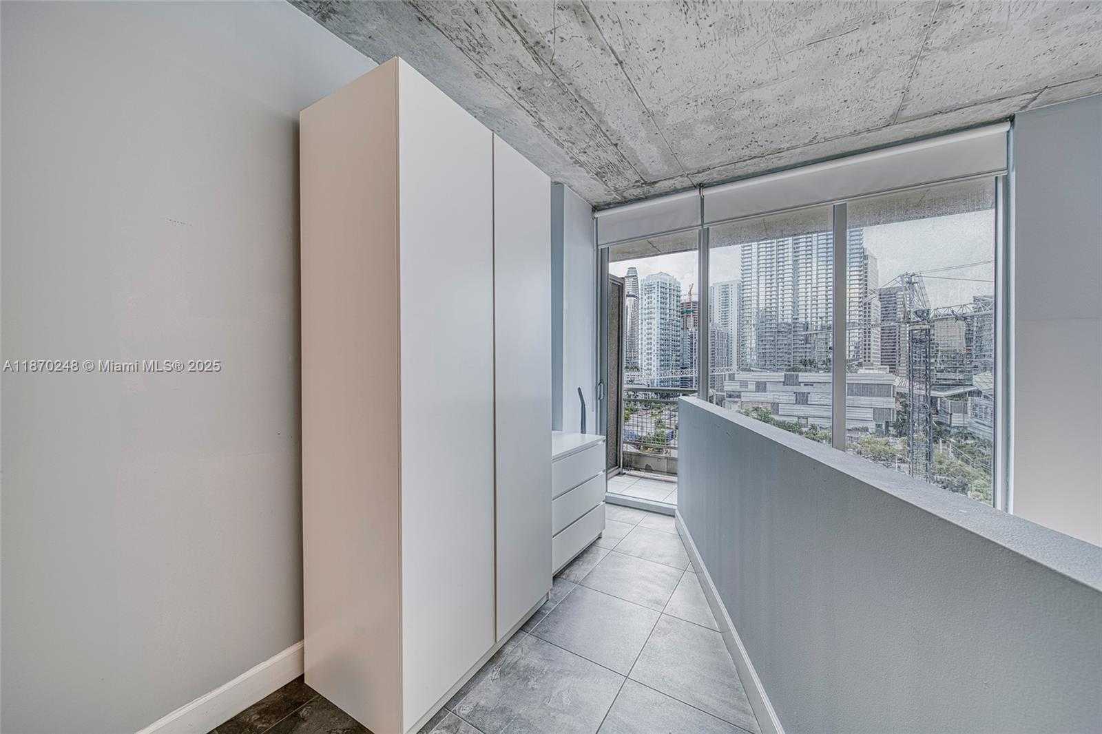 Small Image of 690 SOUTH WEST 1ST CT #1520, Miami Number 23