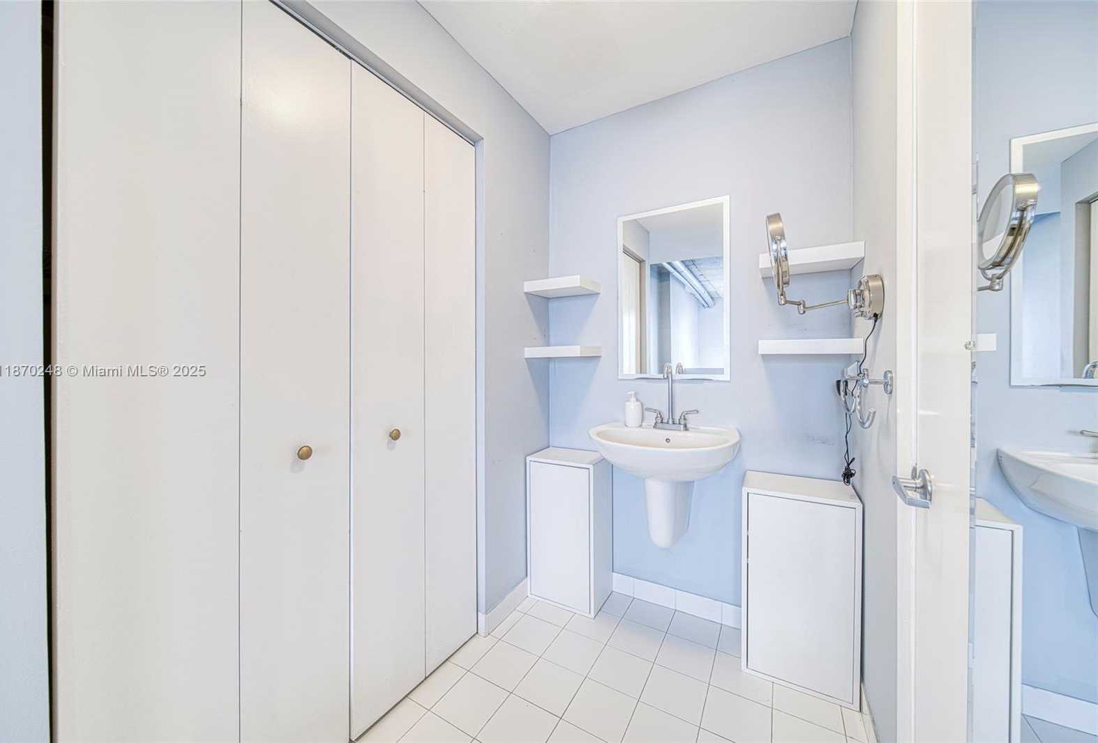 Small Image of 690 SOUTH WEST 1ST CT #1520, Miami Number 25