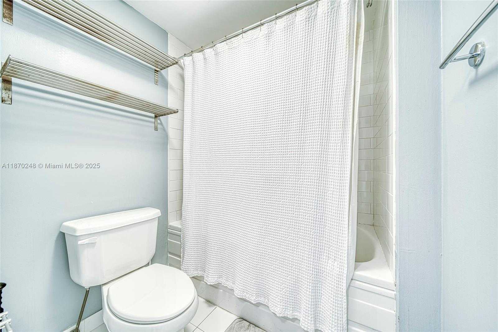 Small Image of 690 SOUTH WEST 1ST CT #1520, Miami Number 26