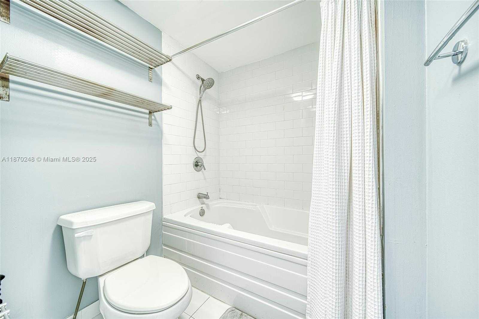 Small Image of 690 SOUTH WEST 1ST CT #1520, Miami Number 27