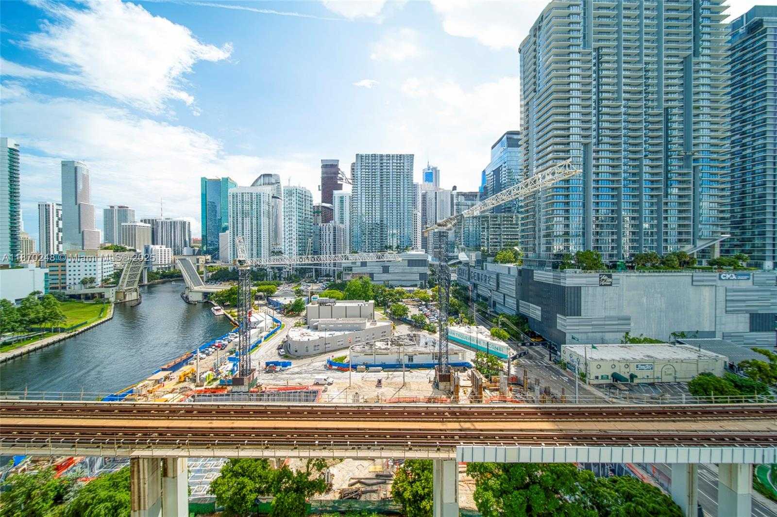 Small Image of 690 SOUTH WEST 1ST CT #1520, Miami Number 29