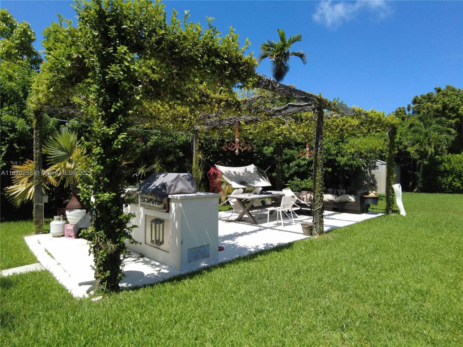 Small Image of 265 NORTH EAST 151ST ST #265, Miami Number 11