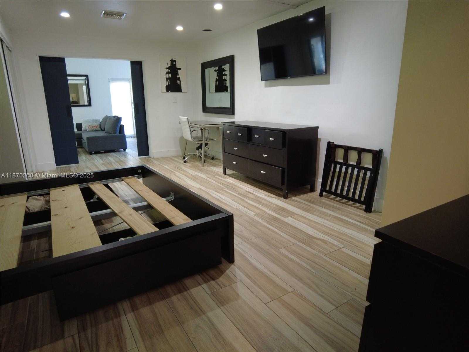 Small Image of 265 NORTH EAST 151ST ST #265, Miami Number 6