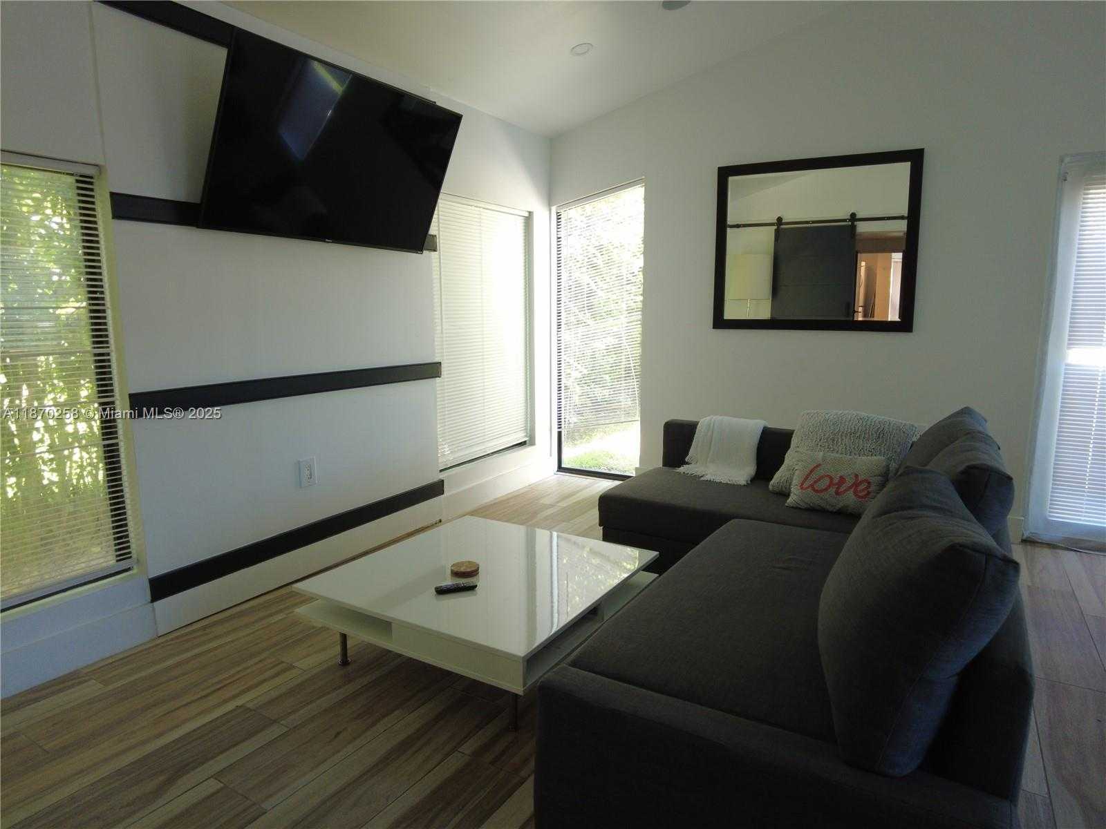 Small Image of 265 NORTH EAST 151ST ST #265, Miami Number 7