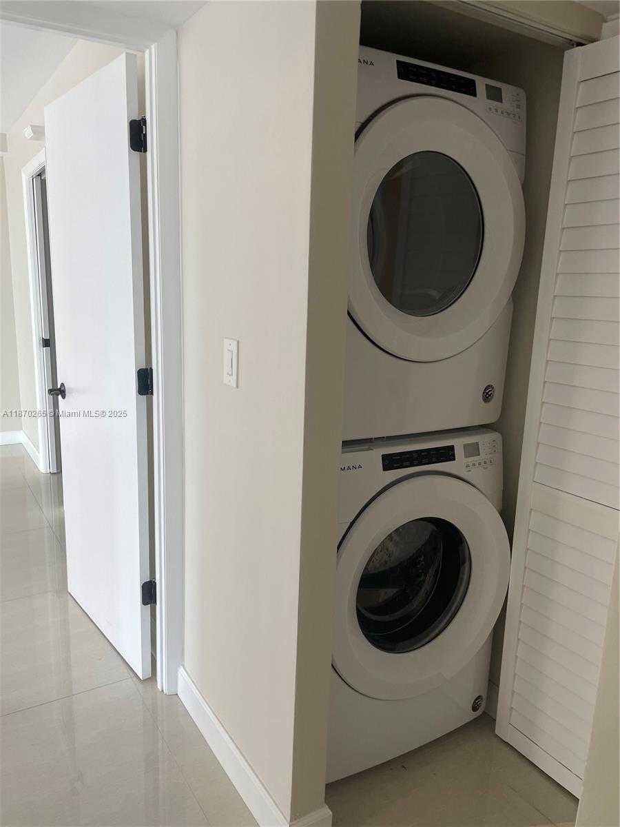Small Image of 600 NORTH EAST 36TH ST #1603, Miami Number 4