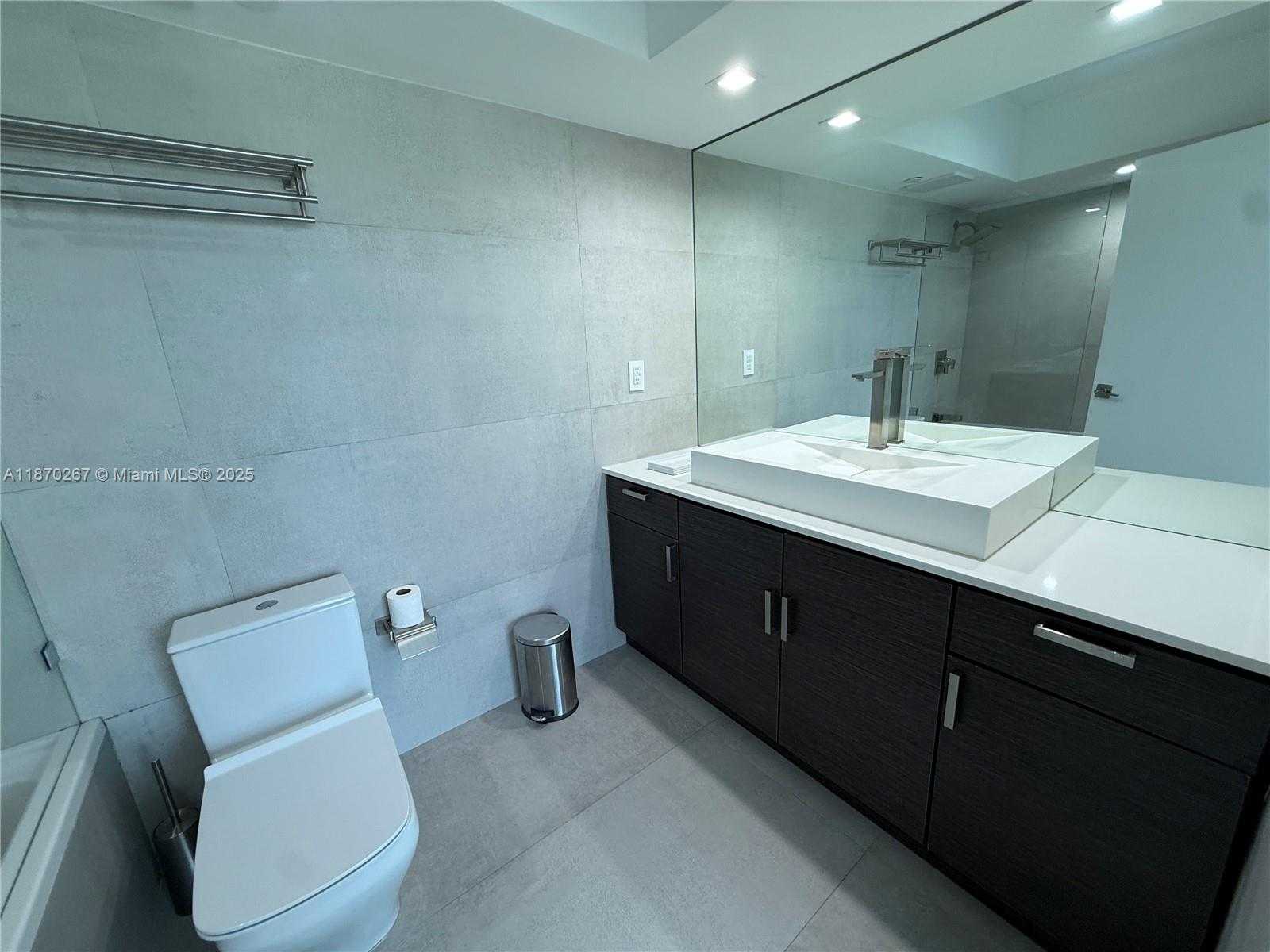 Small Image of 5900 COLLINS AVE #705, Miami Beach Number 16
