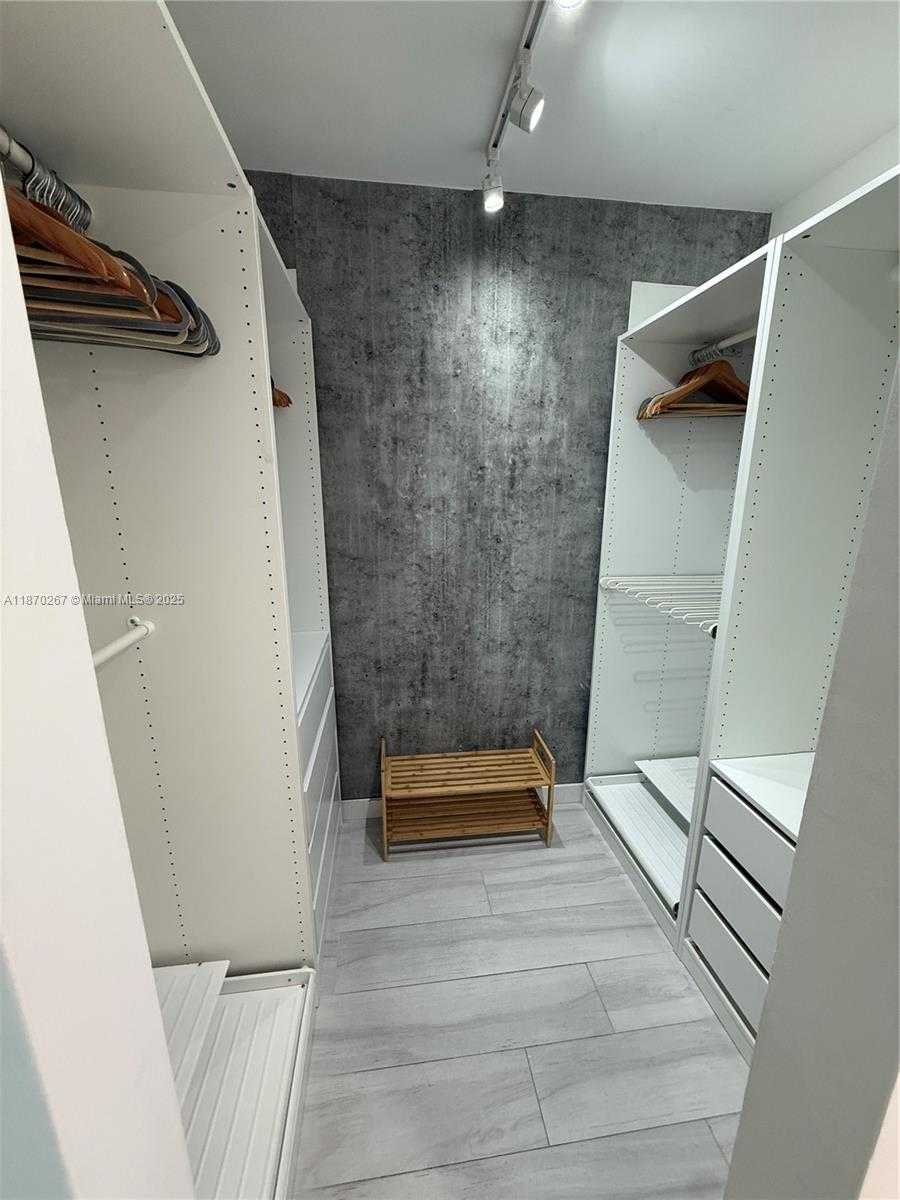 Small Image of 5900 COLLINS AVE #705, Miami Beach Number 18