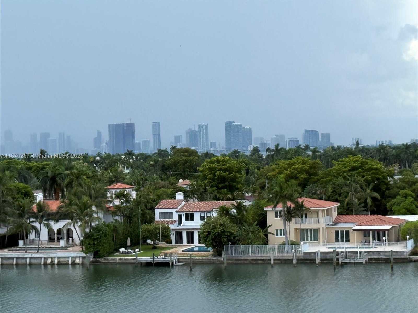 Small Image of 5900 COLLINS AVE #705, Miami Beach Number 2