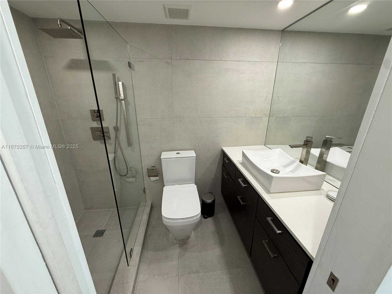Small Image of 5900 COLLINS AVE #705, Miami Beach Number 24