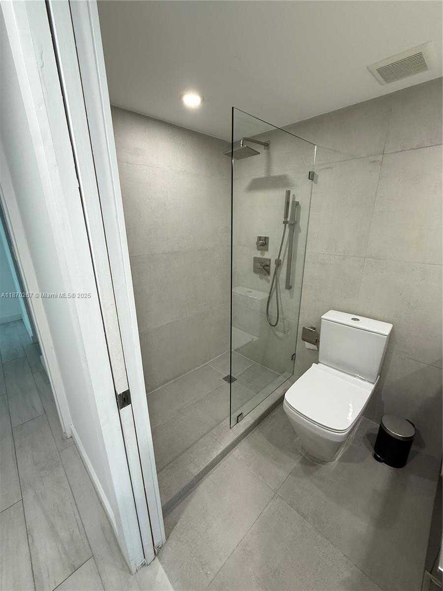 Small Image of 5900 COLLINS AVE #705, Miami Beach Number 25