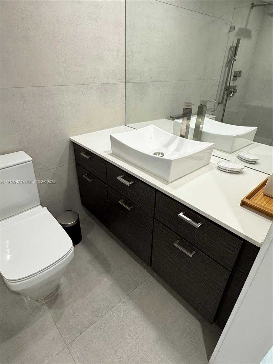 Small Image of 5900 COLLINS AVE #705, Miami Beach Number 26