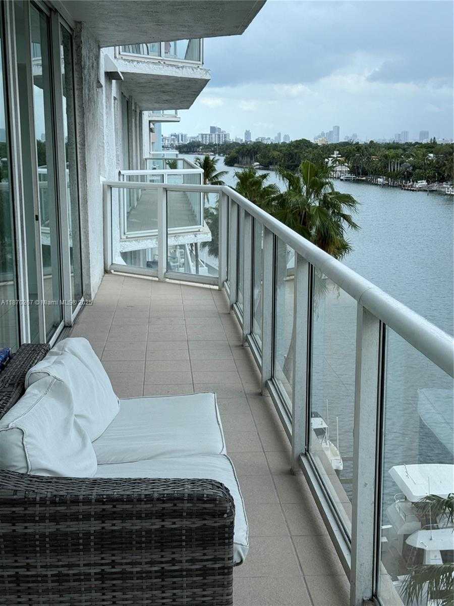 Small Image of 5900 COLLINS AVE #705, Miami Beach Number 3