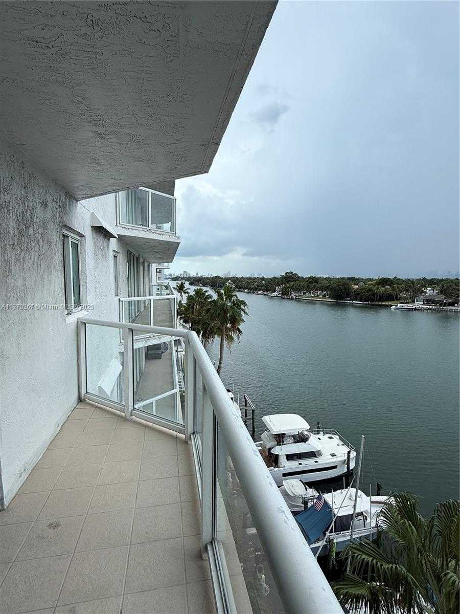 Small Image of 5900 COLLINS AVE #705, Miami Beach Number 4