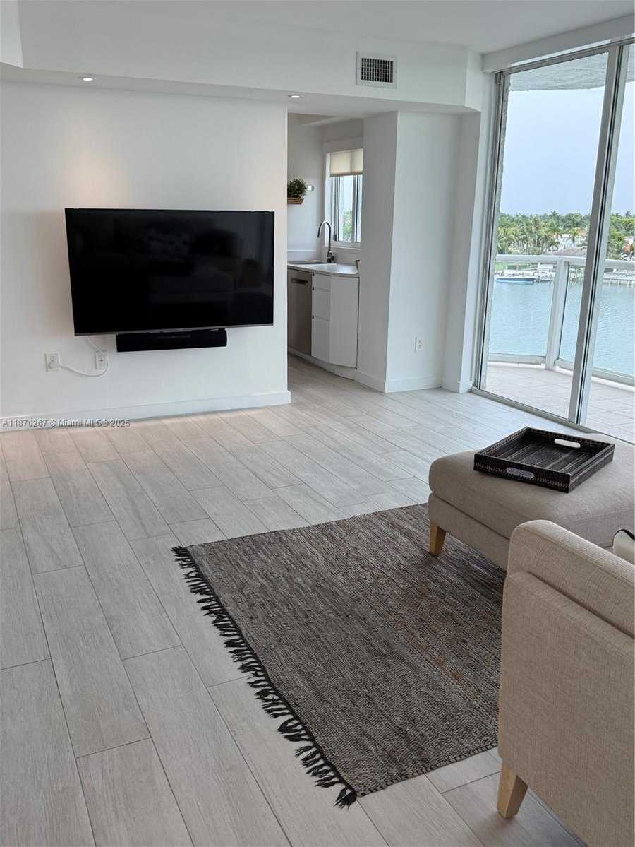 Small Image of 5900 COLLINS AVE #705, Miami Beach Number 7