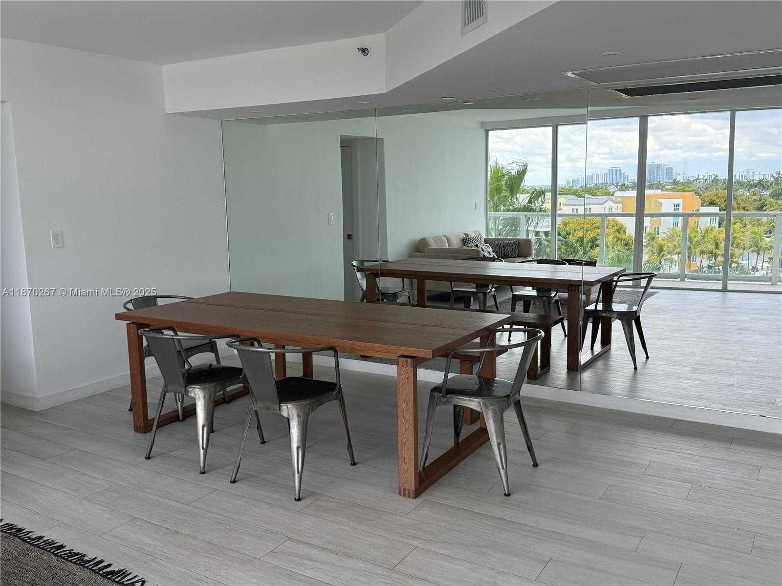 Small Image of 5900 COLLINS AVE #705, Miami Beach Number 9