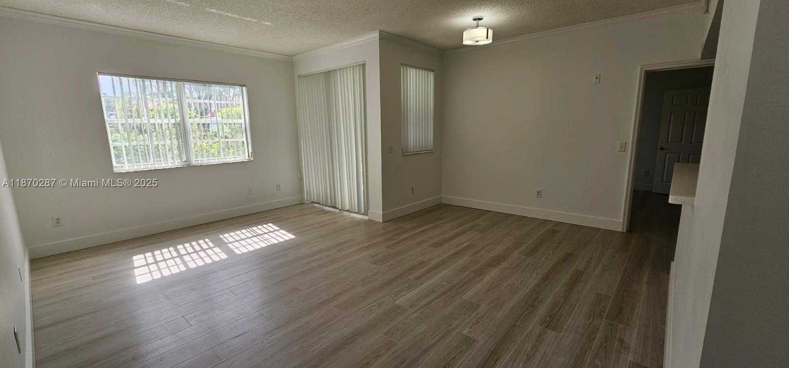Small Image of Aventura Number 17