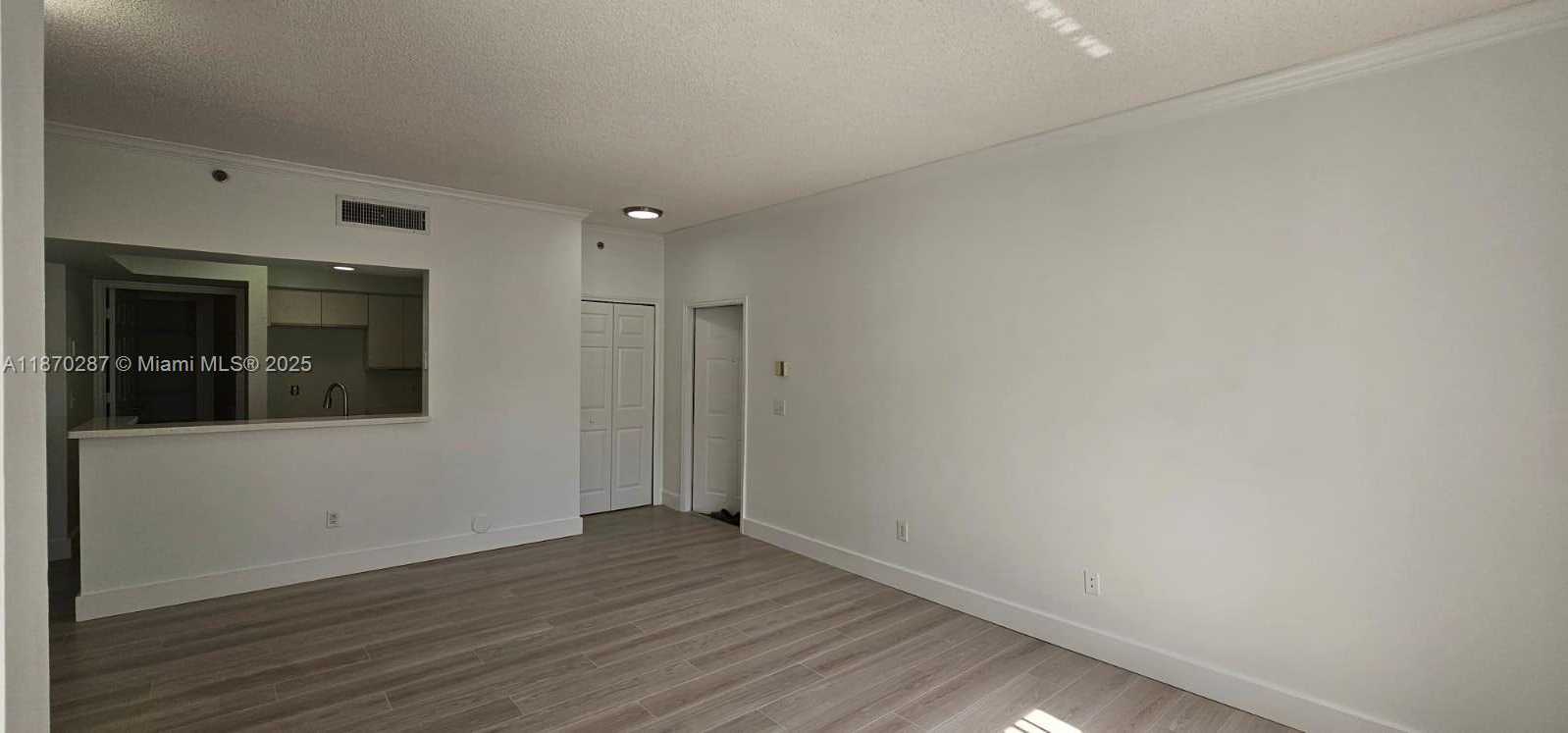 Small Image of Aventura Number 19