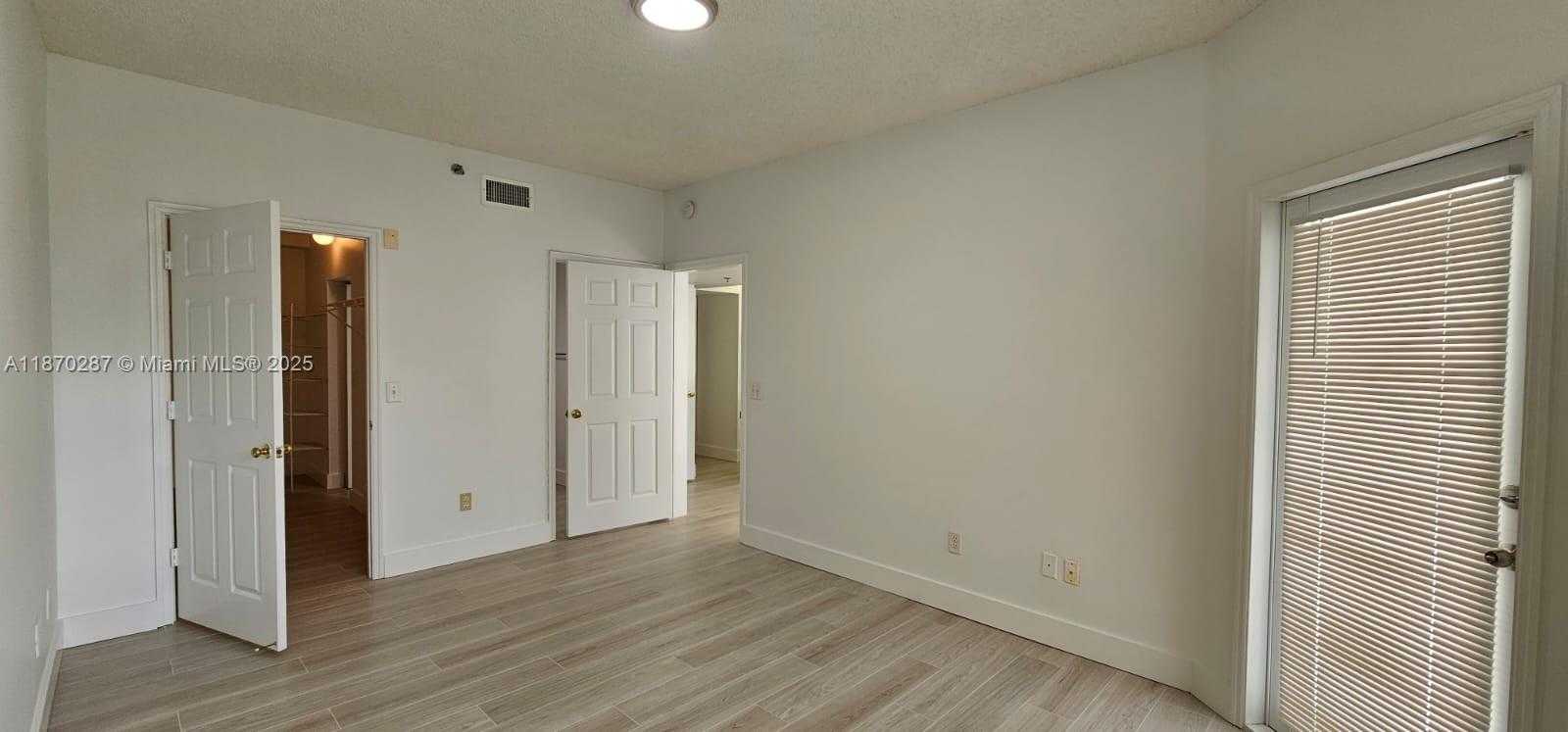 Small Image of Aventura Number 24