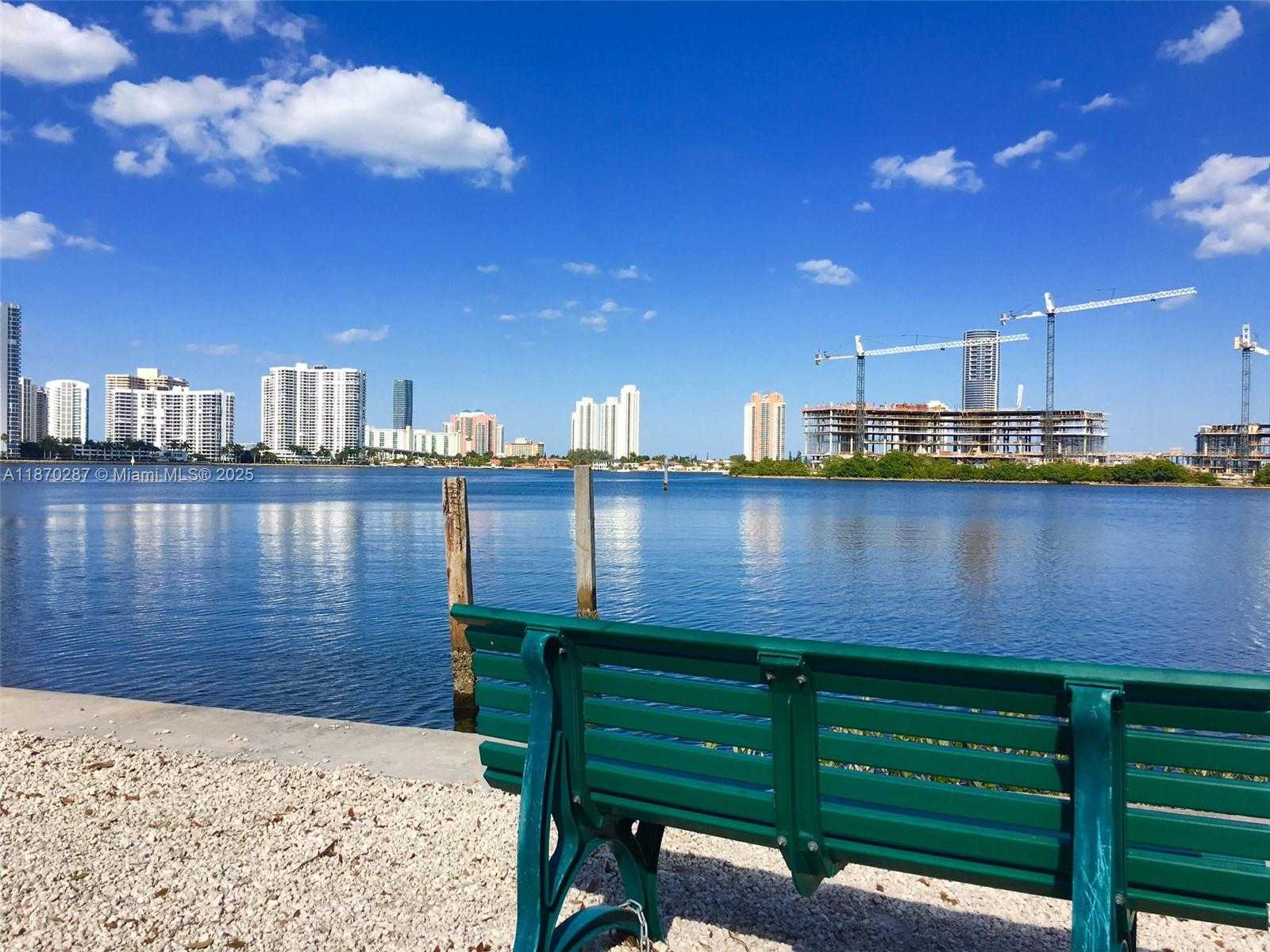 Small Image of Aventura Number 26