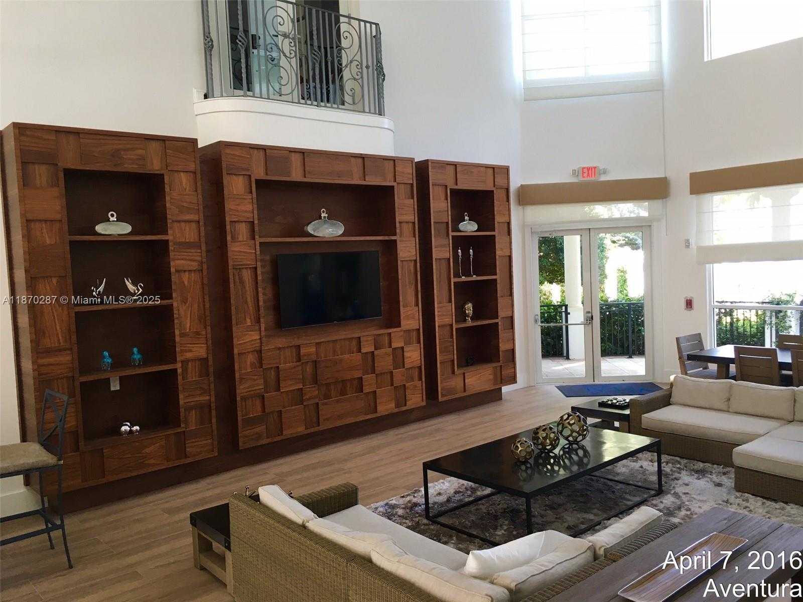 Small Image of Aventura Number 29