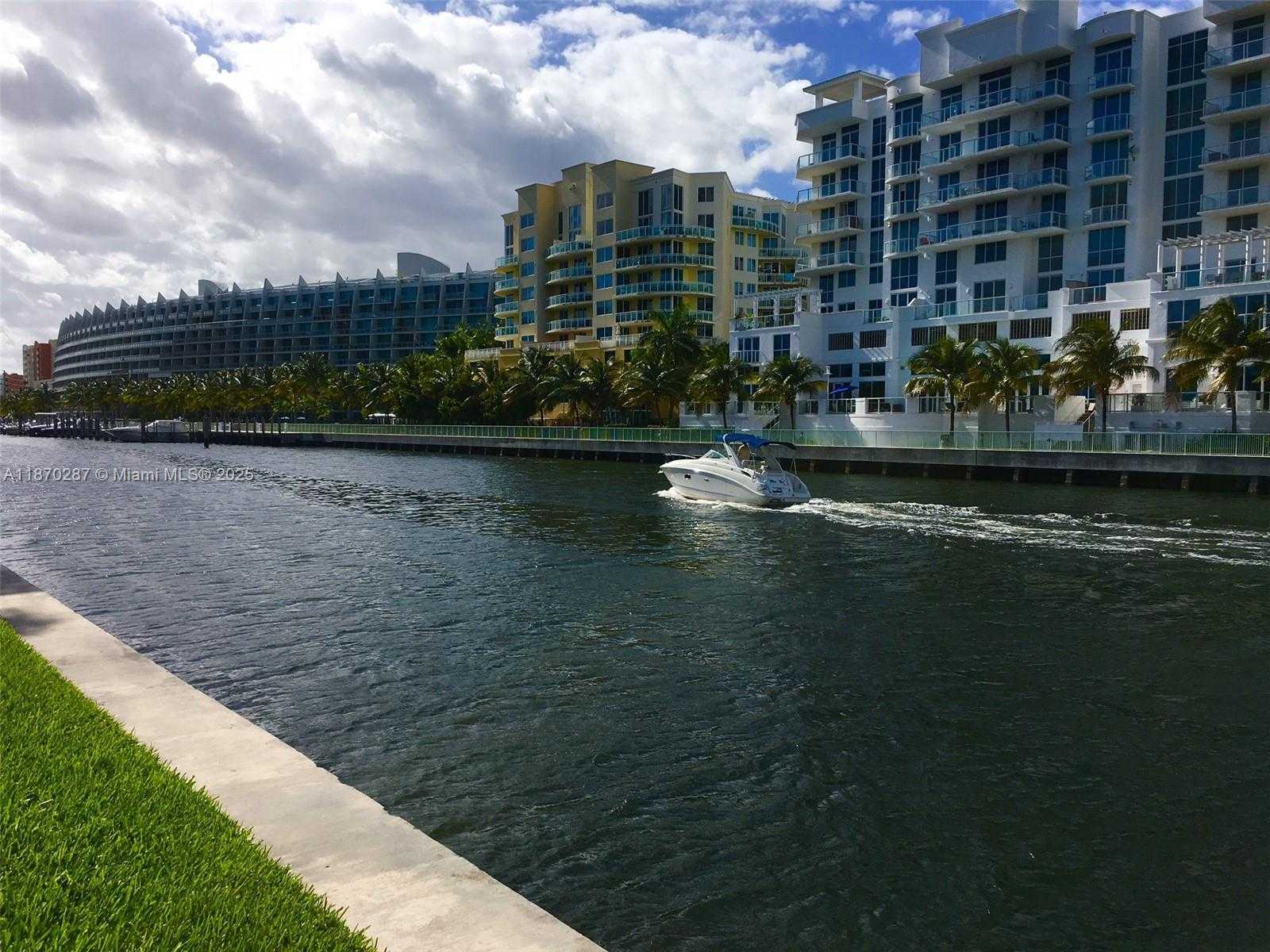 Small Image of Aventura Number 34