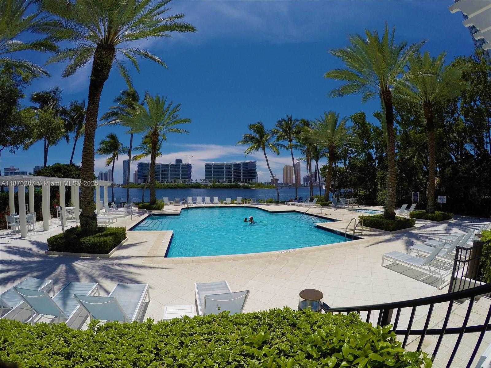 Small Image of Aventura Number 5