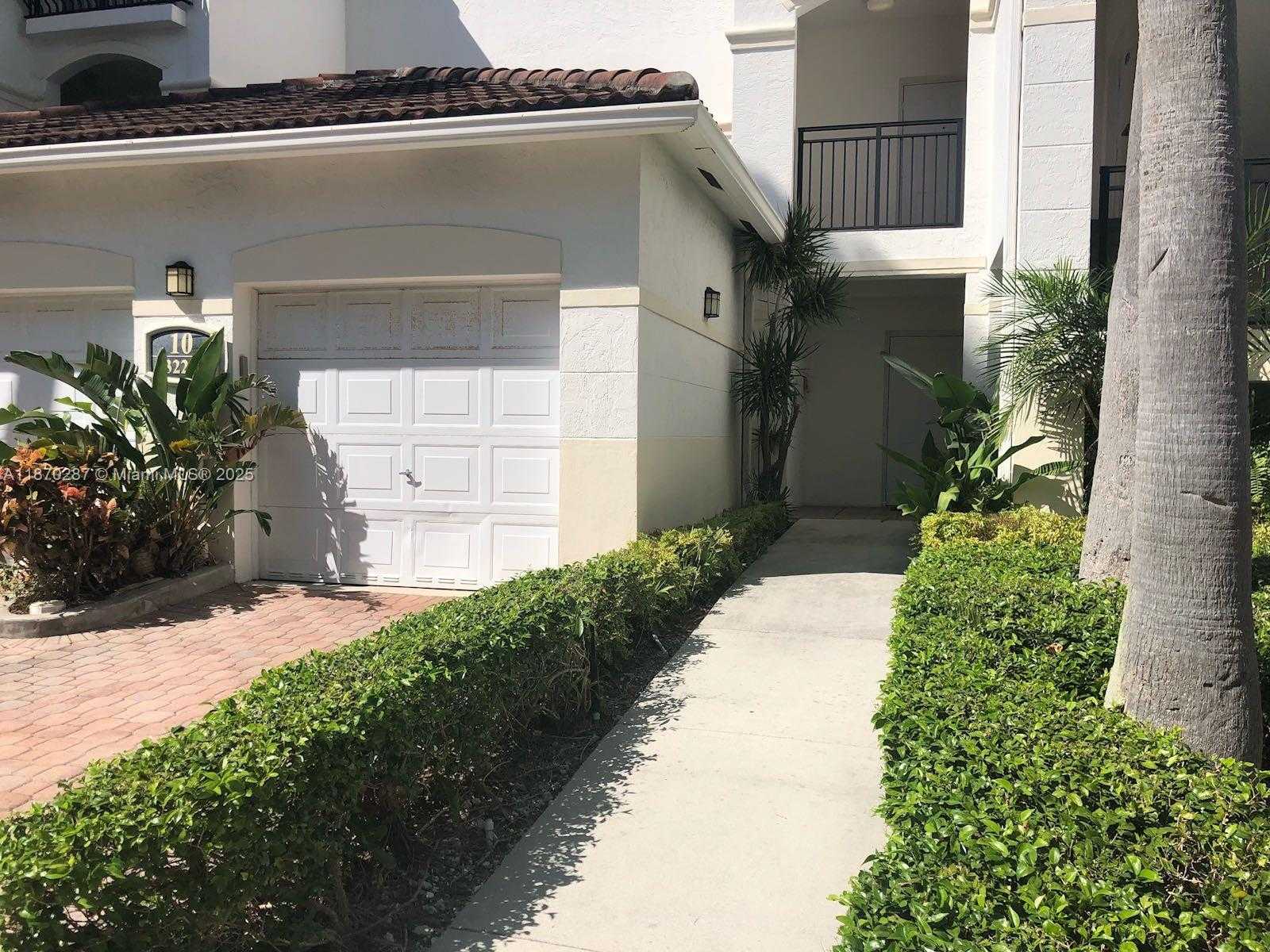 Small Image of Aventura Number 9