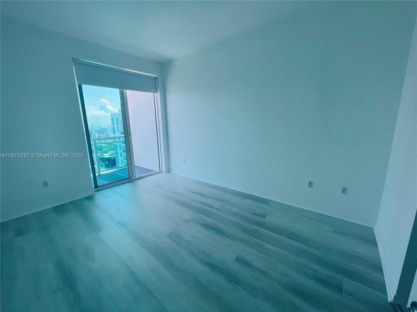 Small Image of 950 BRICKELL BAY DR #4407, Miami Number 10